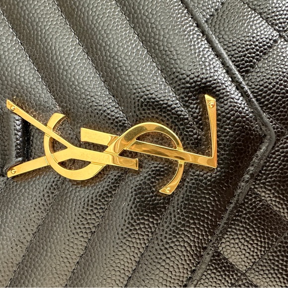 SOLD- Authentic Envelope Flap YSL Clutch Bag in Grained Leather. Black & gold. - Picture 2 of 7